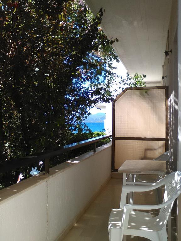 Aparthotel Iliahtides อมารินโธส ภายนอก รูปภาพ